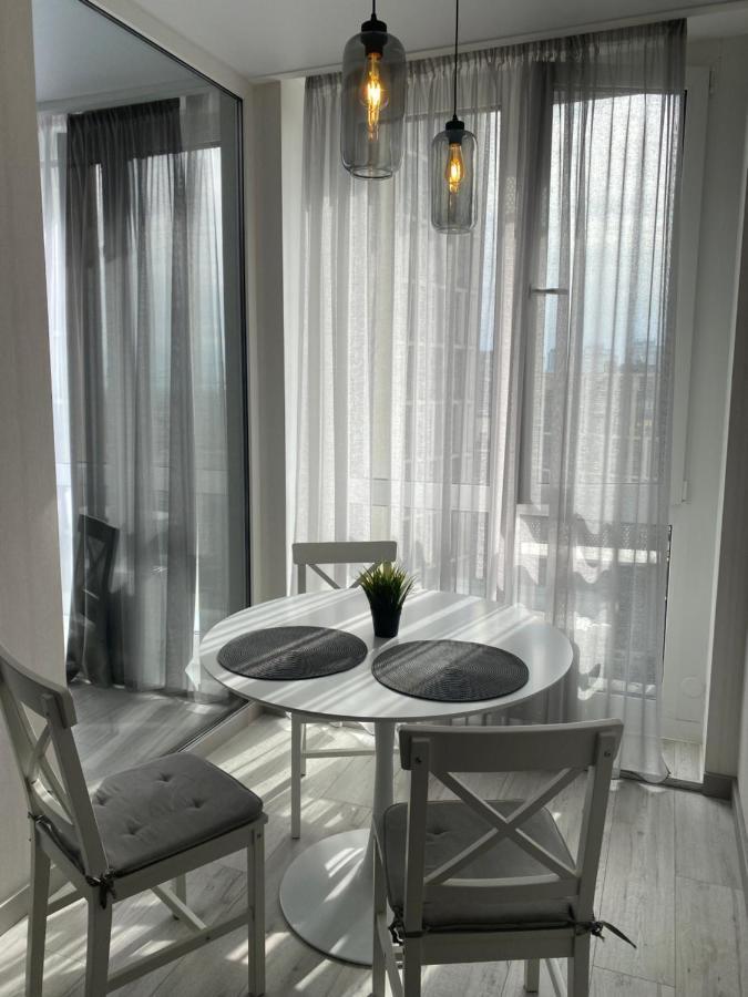 Apartment Slavutich Near Metro Station *