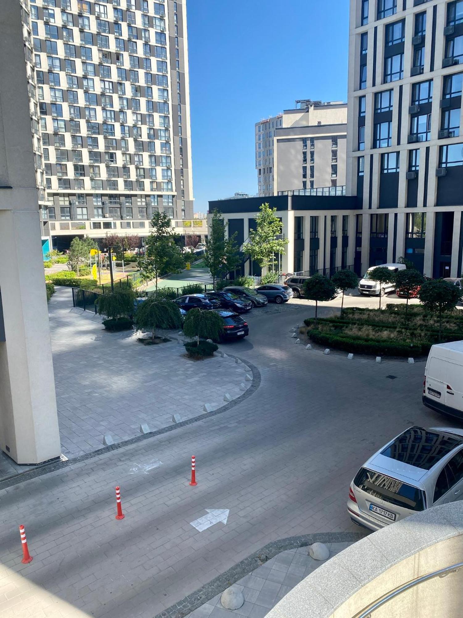 Slavutich Near Metro Station *
