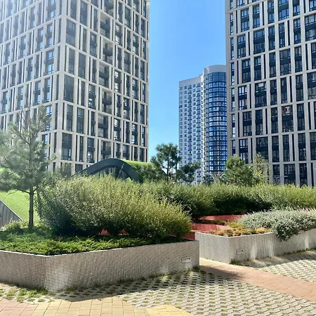 Slavutich Apartments Near Metro Station 基輔 外观 照片