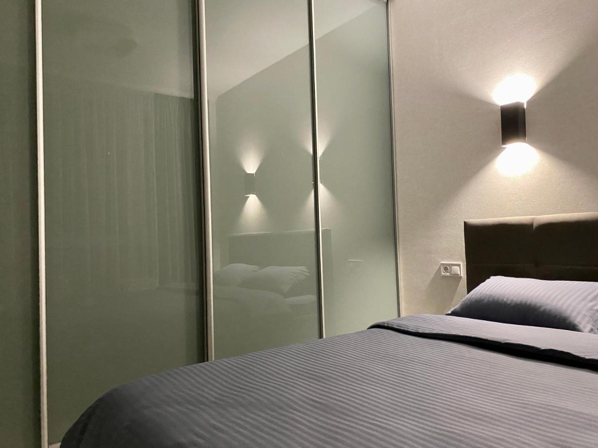 Apartment Slavutich Near Metro Station Kiew